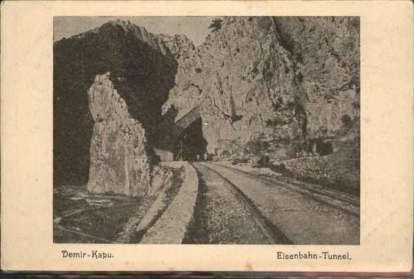 Demir Kapija Demir-kapu
Eisenbahn-Tunnel