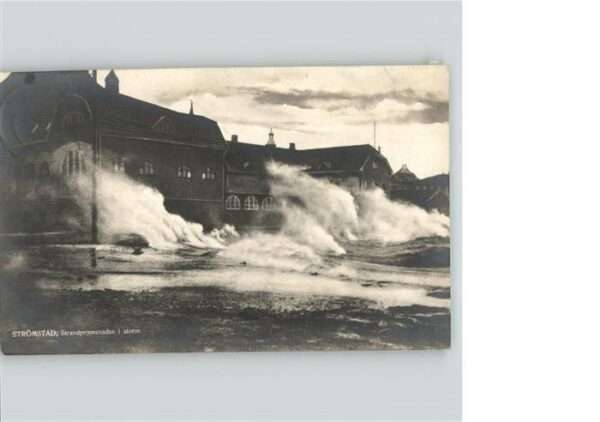 Stroemstad Strandpromenaden i storm
