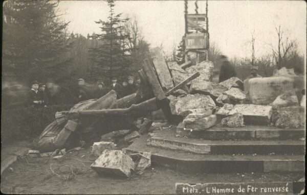 Metz  57 Moselle Homme de Fe renverse