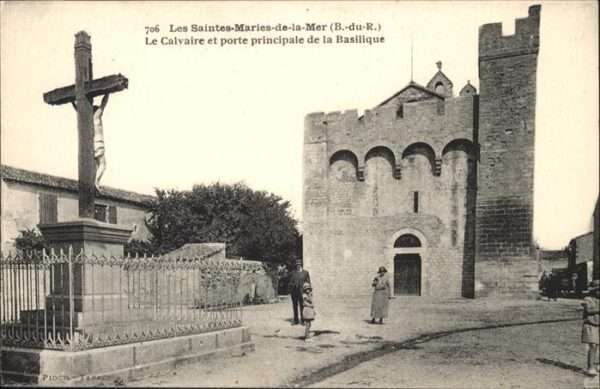Saintes-Maries-de-la-Mer Calvaire 
Porte principale de la Basil