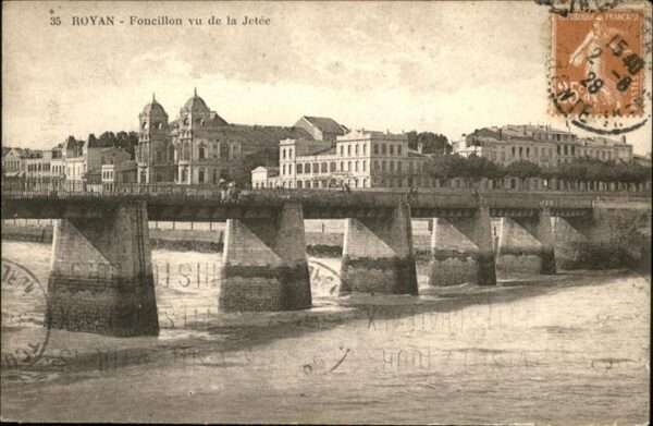 Royan 17 Foncillon vu de la Jetee