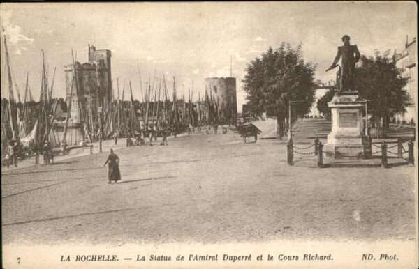 La Rochelle Charente-Maritime Statue de l Amiral Duperre Cours Richar