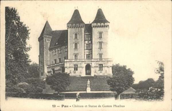 Pau 64 Chateau et Statue de Gaston Phoebus