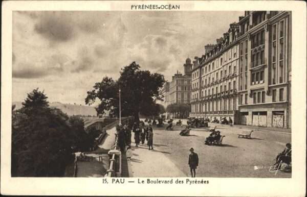 Pau 64 Le Boulevard des Pyrenees