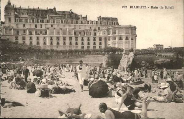 Biarritz Pyrenees Atlantiques Bain de Soleil Plage