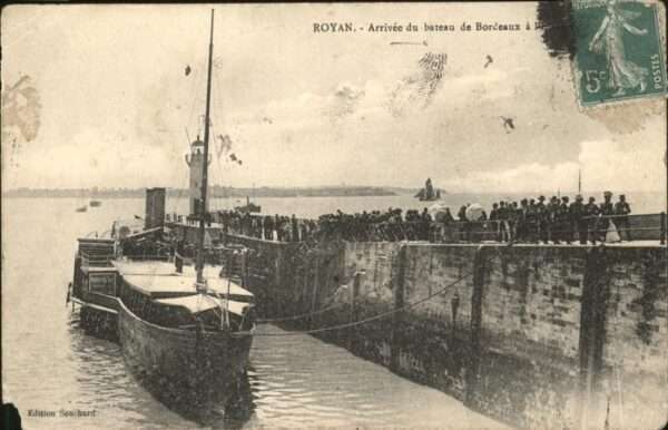 Royan 17 Arrivee du bateau de Bordeaux