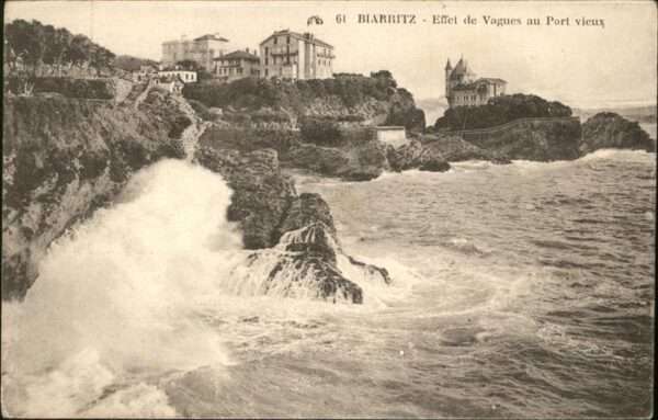 Biarritz Pyrenees Atlantiques Vaugues au Port vieux