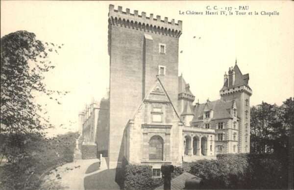 Pau 64 Chateau Henri IV Tour et la Chapelle