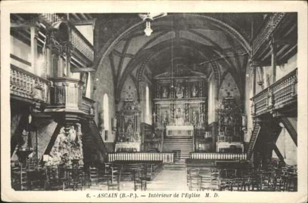 Ascain Interieur de l Eglise