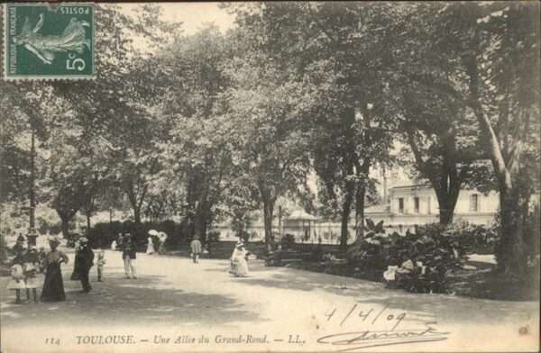 Toulouse Haute-Garonne Une Allee du Grand-Rond