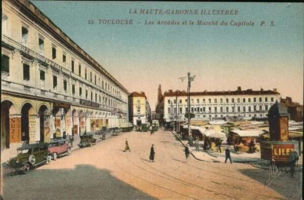 Toulouse Haute-Garonne Arcades et le Marche du Capitole