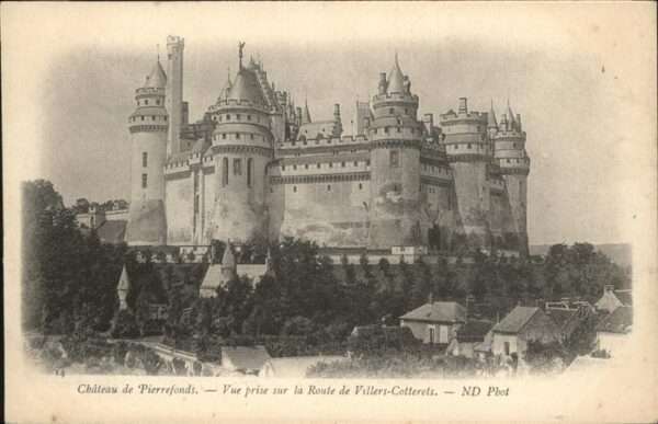 Pierrefonds Oise Chateau Route Villers Cotterets