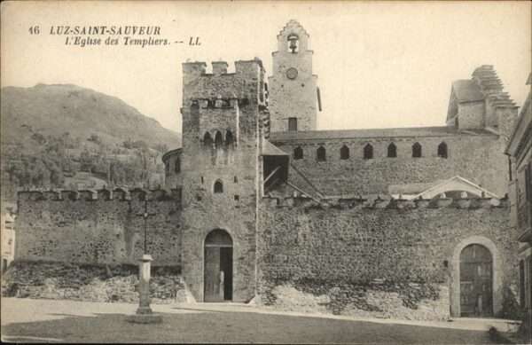Luz-Saint-Sauveur Hautes Pyrenees Eglise Templiers
