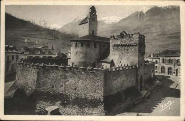Luz-Saint-Sauveur Hautes Pyrenees Eglise