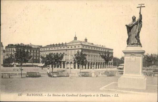 Bayonne 64 Statue Cardinal Lavigerie Theatre