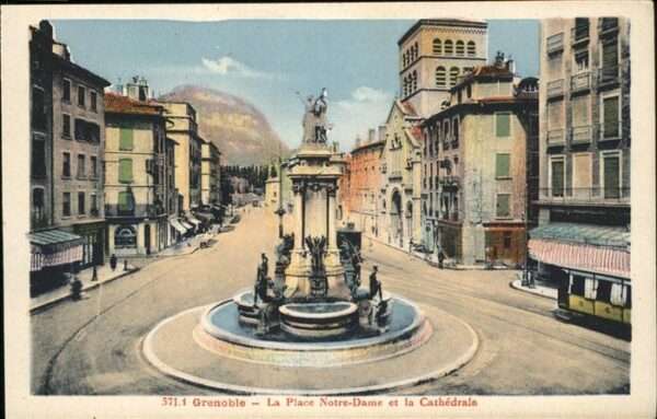 Grenoble Place Notre Dame Cathedral Brunnen Stra