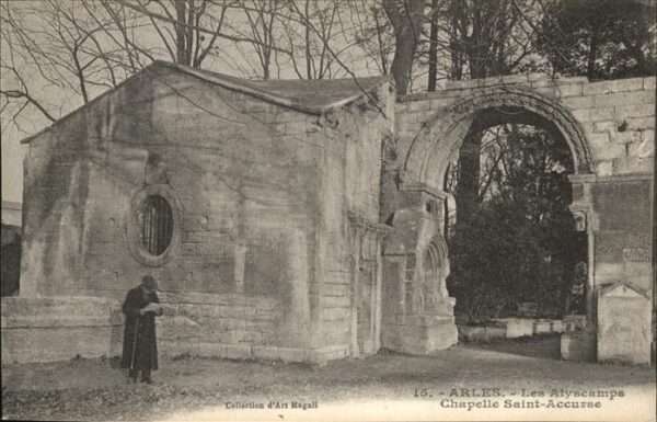 Arles Bouches-du-Rhone Chapelle Saint Accurse