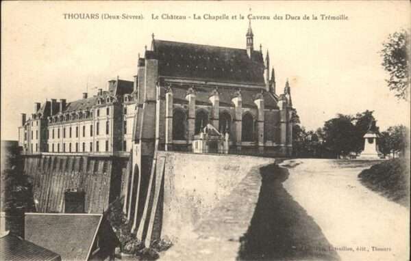 Thouars  Deux-Sevres Chateau Chapelle Caveau