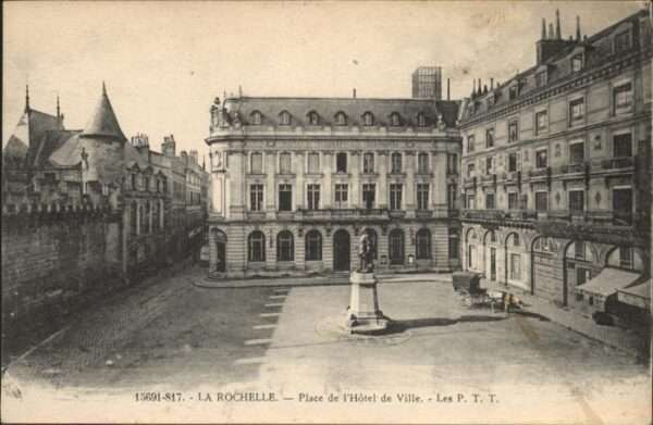 La Rochelle Charente-Maritime Place Hotel  de Ville Kutsche