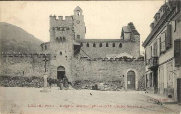 Luz-Saint-Sauveur Hautes Pyrenees Eglise