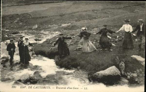 Cauterets Traversee d_un Gave