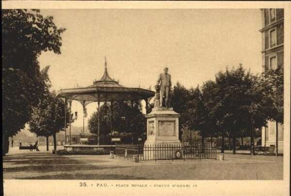 Pau 64 Place Royale Statue d_Henri IV