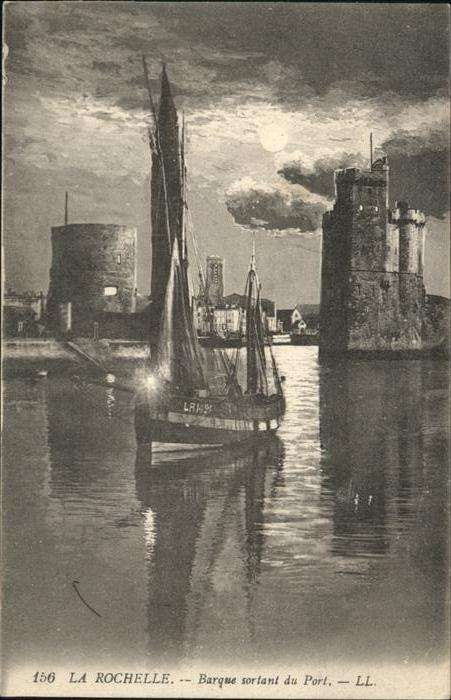 La Rochelle Charente-Maritime Barque sortant du Port