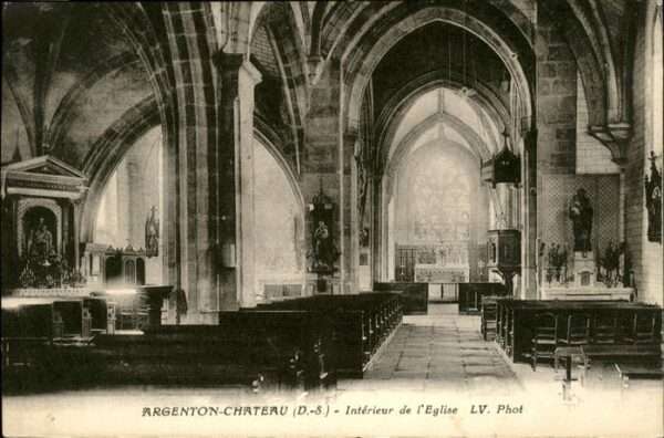 Argenton-Chateau Eglise Interieur