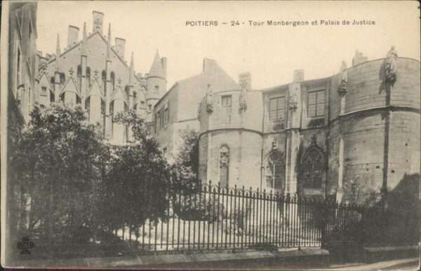 Poitiers 86 Tour Montbergeon Palais Justice