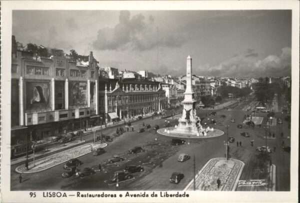 Lisboa Avenida da Liberdade
Restauradores