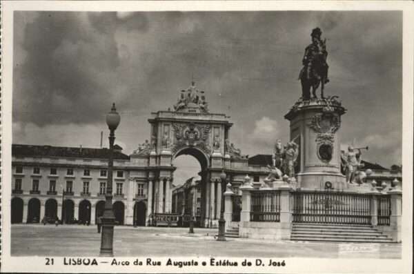Lisboa Arco da Rua Augusta 
Estatue de D. Jos