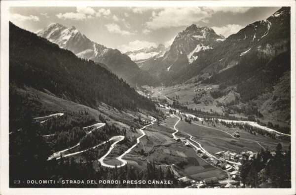 Dolomiti Strada del Pordoi presso Canazei