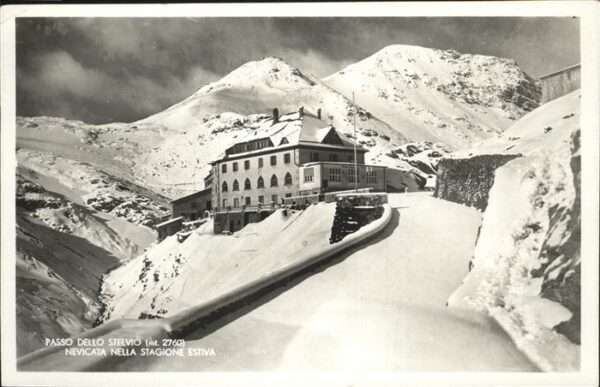 Passo dello Stelvio Nevicata nella Stagione Estiva