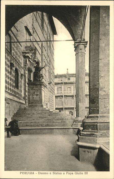 Perugia Duomo e Statua a Papa Giulio III