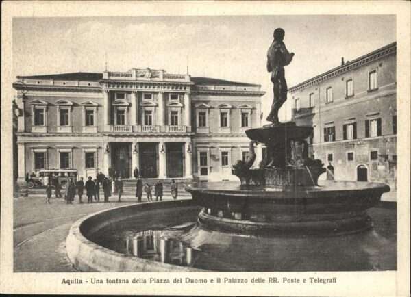 Aquila TI Fontana della Piazza Duomo Palazzo