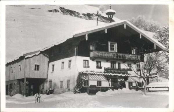 Tirol Region Alpengasthaus im Schnee