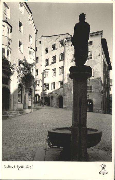 Hall Tirol Brunnen