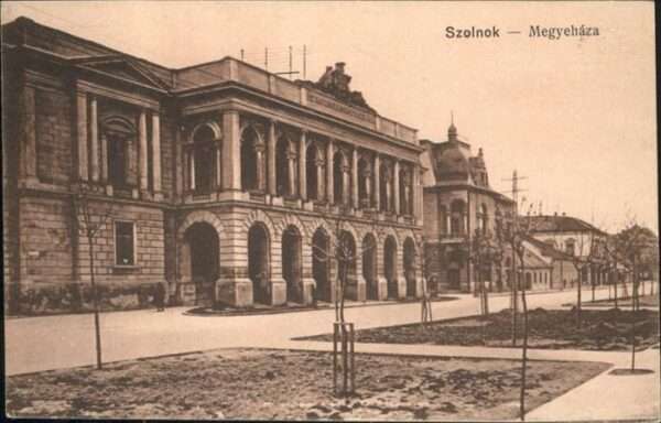 Szolnok Megyehaza