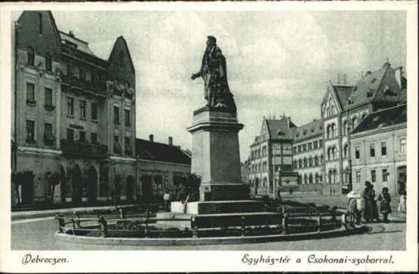 Debrecen Debrezin Egyhaz-ter a Csokonai szoborral