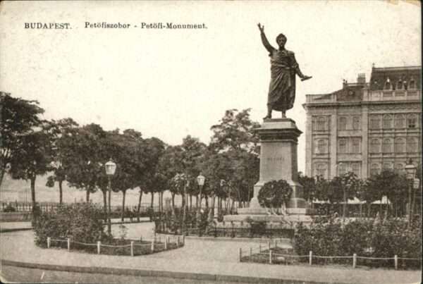 Budapest Petöfli Monument