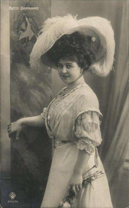 Schauspieler Betty Darmand Hutmode