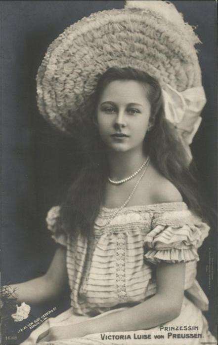 Adel Preussen Prinzessin Victoria Luise Hutmode