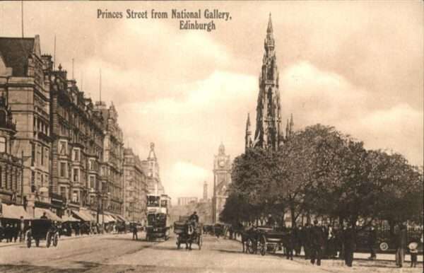 Edinburgh Scotland Princes Street National Gallery Kutsche
