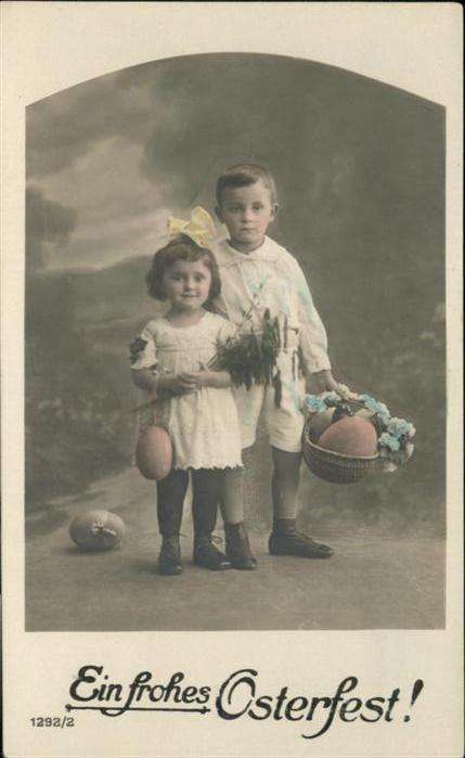Ostern Easter Paques Kinder Mädchen Junge Ostereier Korb