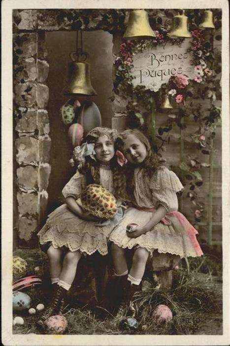 Ostern Easter Paques Kinder Mädchen Ostereier Glocken