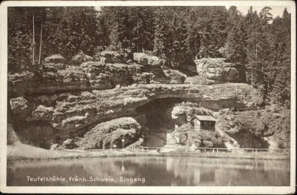 Hoehlen Caves Grottes Teufelshöhle Tropfstein Eingang