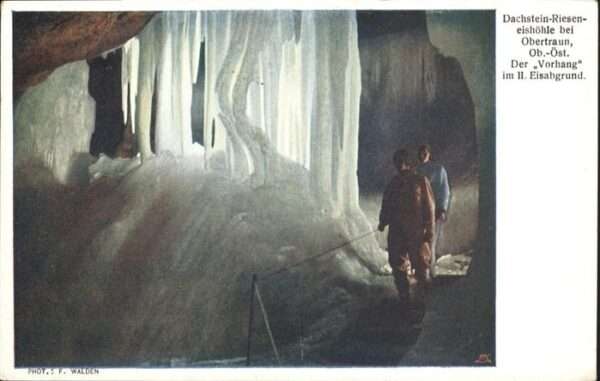 Hoehlen Caves Grottes Dachstein Rieseneishöhle Obertraun Vorh