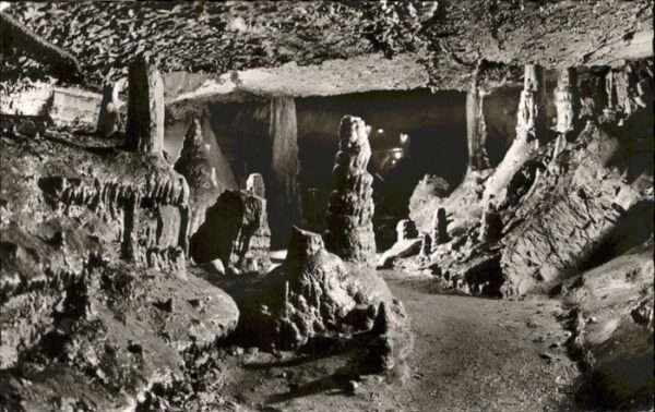 Hoehlen Caves Grottes Erdmannshöhle Hasel Fürstengruft Tropfs