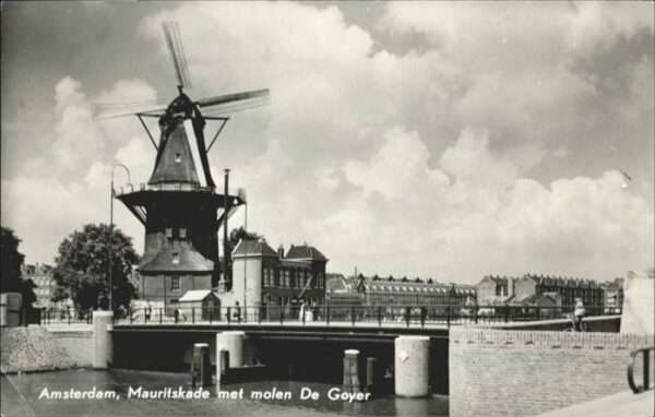 Amsterdam Niederlande Amsterdam Mauritskade met molen De Goye