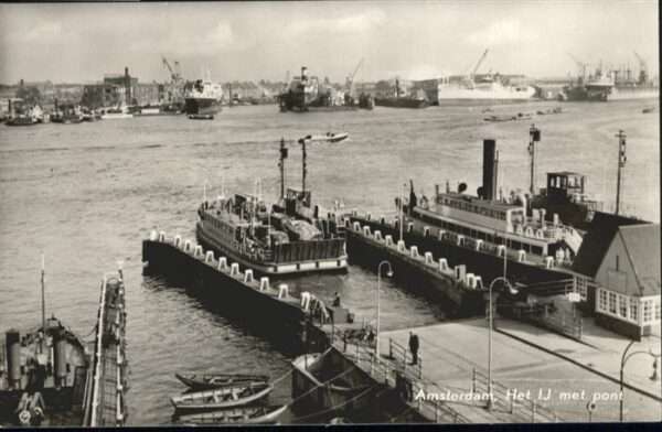 Amsterdam Niederlande Amsterdam Het IJ met pont